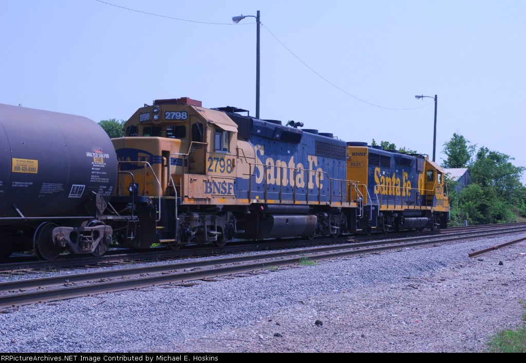 BNSF 2798 at 16 street switching Thomas yd.
